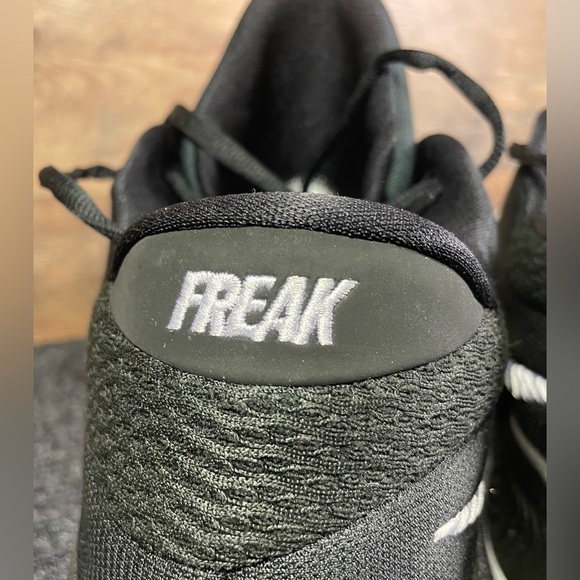 Nike Zoom Freak 4 TB Mens 14 Black White DO9679-002 Athletic Basketball Shoes - Picture 12 of 15